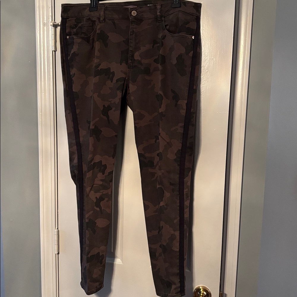 DL1961 Green Camoulage Florence Ankle Mid-Rise Instasculpt Skinny Jeans